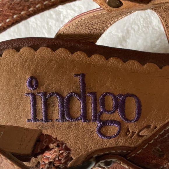 Indigo Brown Sandals with Classic Design - Picture 4 of 5